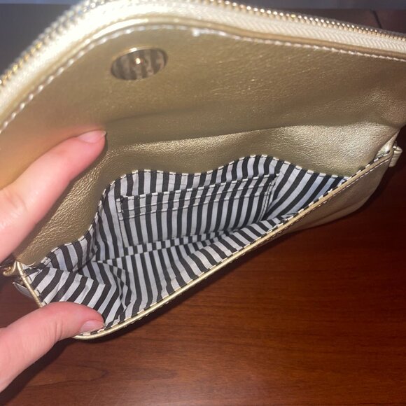 Classic Gold Clutch Evening Bag with Lots of Room and Removable Crossbody Chain - Picture 5 of 6